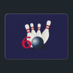Bowling 60th födelsedagInvitation. för kastare Inbjudningar<br><div class="desc">Du kan personifiera alla text på denna themed födelsedagsfest inbjudan för den 60th bowlingen. Du kan ändra texten och numrera på bekläda och använda detta för en 40th, 50th, 70th eller annan födelsedag. Designen presenterar en bowlingklot med stift, och bollen som göras för att se lik, zero in 60 på...</div>