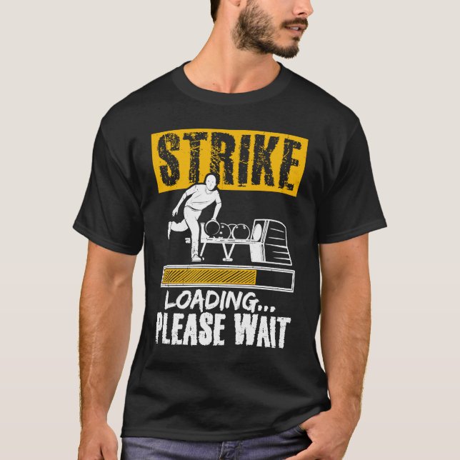 Bowling Ball Pin Bowler Strike Team Bowling Alley  T Shirt (Framsida)