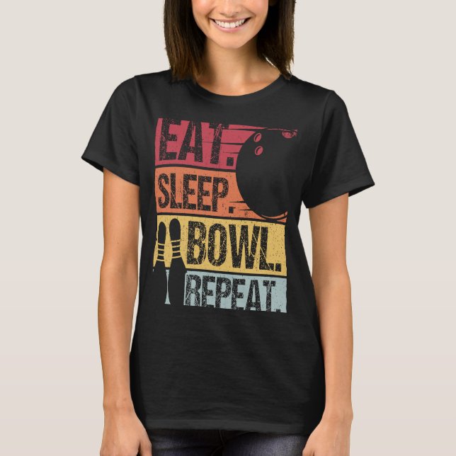 Bowling Ball Pin Bowler Strike Team Bowling Alley  T Shirt (Framsida)