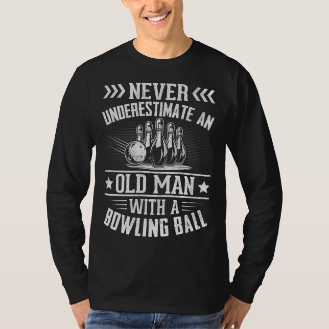 Bowling  Never Underestimate an Old Man with a Bow T Shirt (Framsida)