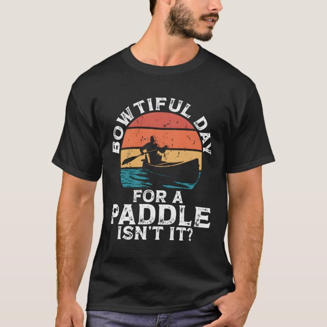 Bowtiful Day For A Paddle Isn'T It Backprint Canoe T Shirt (Framsida)