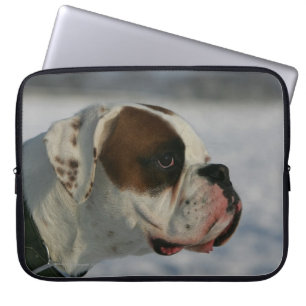 Boxarehund i snön laptop sleeve