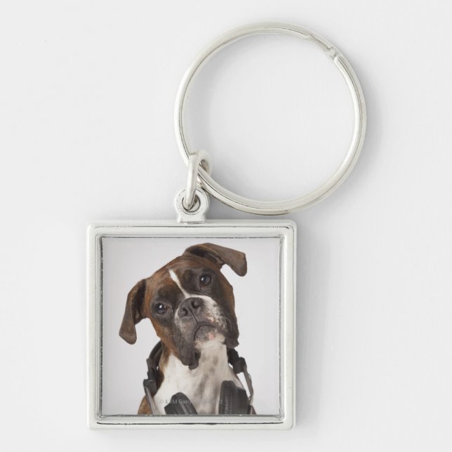 boxarehund med hörlurar fyrkantig silverfärgad nyckelring (Framsidan)