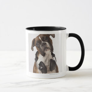 boxarehund med hörlurar mugg