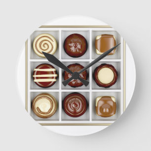 Boxas med chokladgodisar rund klocka
