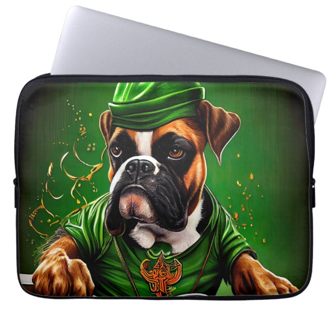 Boxer Hund Driving Bike St. Patrick's Day Laptop Fodral (Framsidan)