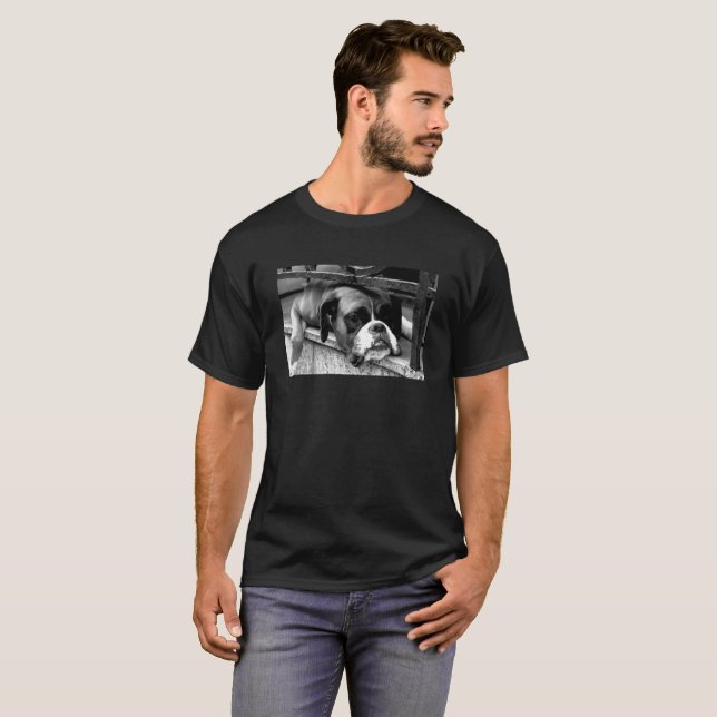 Boxer Hund On Windows sill mccna T Shirt (Hel framsida)