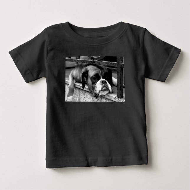 Boxer Hund på Windows-sill-ikcnm T Shirt (Framsida)