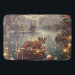 Boxer jul - festlig resa badrumsmatta<br><div class="desc">Sätt fart i julhelgens magi med denna vackert detaljerade illustration och visa en stolt hund sitta i en festivt dekorerad båt, som glider över en verklig jul sjö. Väntarna ljus från det närliggande gräs träd avspeglar sig utanför vatten och kastar en varm, feg glöd som förstärker den mysiga ambitionen. Ornament...</div>