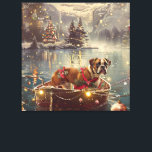 Boxer jul - festlig resa canvastryck<br><div class="desc">Sätt fart i julhelgens magi med denna vackert detaljerade illustration och visa en stolt hund sitta i en festivt dekorerad båt, som glider över en verklig jul sjö. Väntarna ljus från det närliggande gräs träd avspeglar sig utanför vatten och kastar en varm, feg glöd som förstärker den mysiga ambitionen. Ornament...</div>