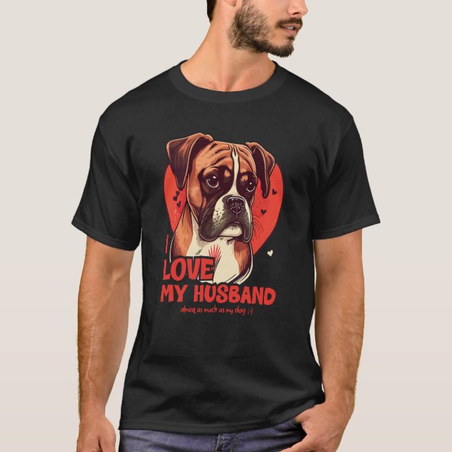 Boxerdog med hjärter i Kärlek mitt Make T Shirt (Framsida)