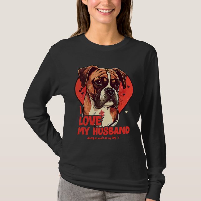 Boxerdog med hjärter i Kärlek mitt Make T Shirt (Framsida)
