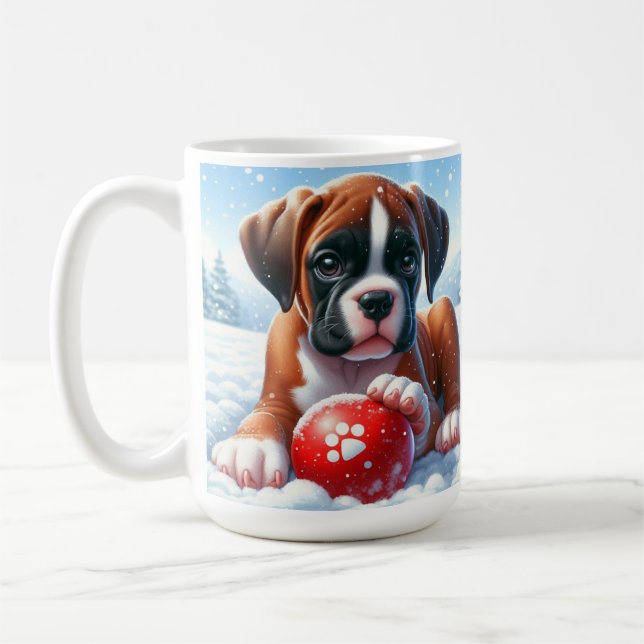 Boxervalp i Snö med Röda Leksak Boll Kaffemugg (Vänster)