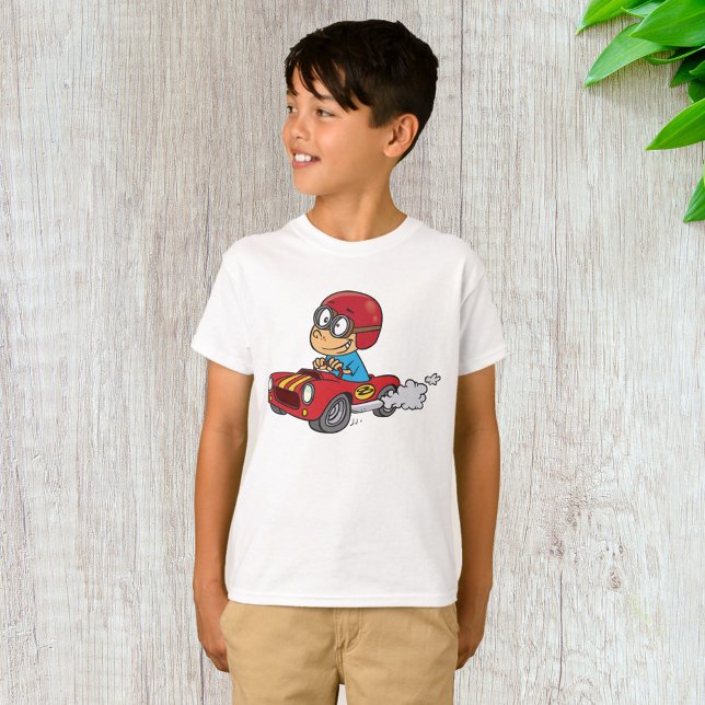 Boy Driving Red Tävling Car T Shirt (Skapare uppladdad)