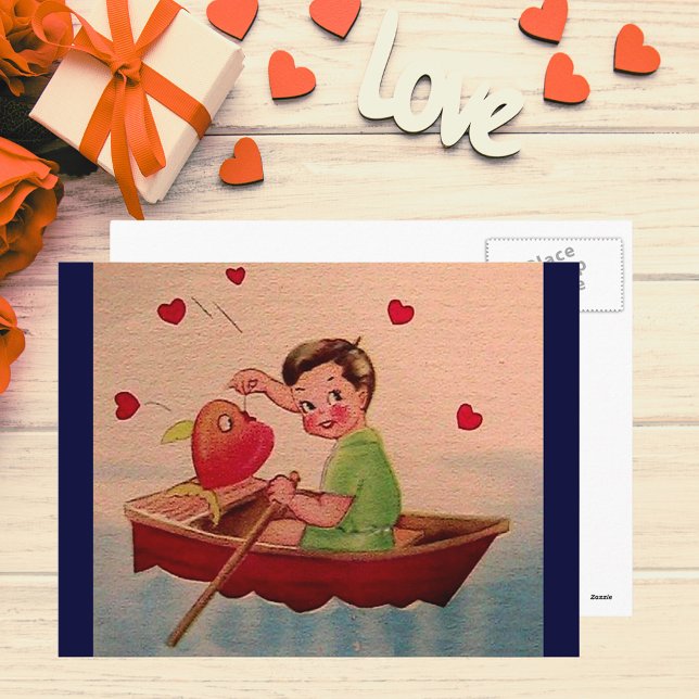 Boy Holding Heart i Boat Vykort (Boy Holding Heart in Boat Postcard)