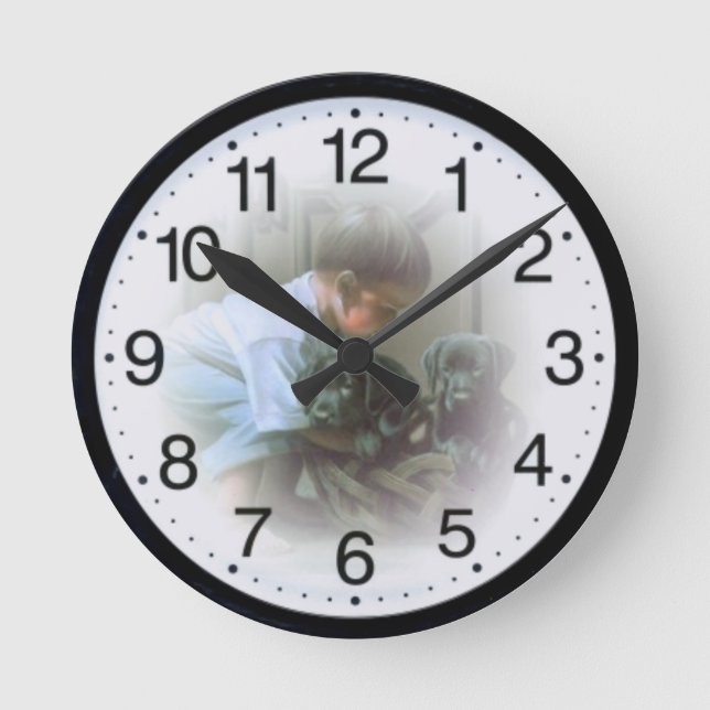 Boy och hundar rund klocka (Framsida)