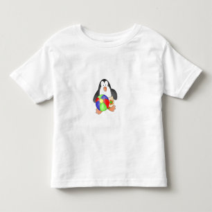 Boy Penguin vid Beach Tee Shirt