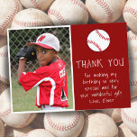 Boy Photo Baseball Boll Barn Birthday Tack Kort<br><div class="desc">Pojken Photo Baseball Boll Barn Birthday Tack för ditt kort. Modern och enkel design med en baseboll boll. Ett underbart tack på födelsedagen för dina vänner och din familj - tack för dina gåvor, kort och önskemål. Lägg till fotot och anpassa kortet med ditt namn och din text. Underbart tack...</div>