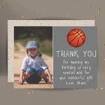 Boy Photo Basketball Boll Barn Birthday Tack Kort<br><div class="desc">Pojken Photo Basketball Boll Barn Birthday Tack för ditt kort. Modern och enkel design med basket. Ett underbart tack på födelsedagen för dina vänner och din familj - tack för dina gåvor, kort och önskemål. Lägg till fotot och anpassa kortet med ditt namn och din text. Underbart tack för att...</div>