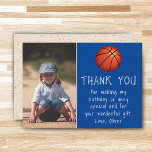 Boy Photo Basketball Boll Barn Birthday Tack Kort<br><div class="desc">Pojken Photo Basketball Boll Barn Birthday Tack för ditt kort. Modern och enkel design med basket. Ett underbart tack på födelsedagen för dina vänner och din familj - tack för dina gåvor, kort och önskemål. Lägg till fotot och anpassa kortet med ditt namn och din text. Underbart tack för att...</div>