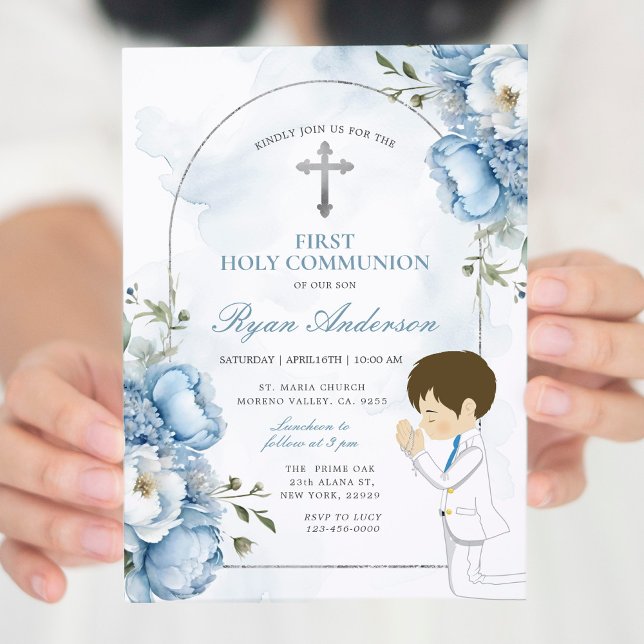 Boy Praying First Heliga Communion Dusty Blue Blom Inbjudningar (Skapare uppladdad)