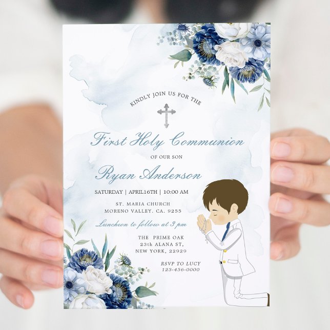 Boy Praying First Heliga Communion Navy Blue Blomm Inbjudningar (Skapare uppladdad)