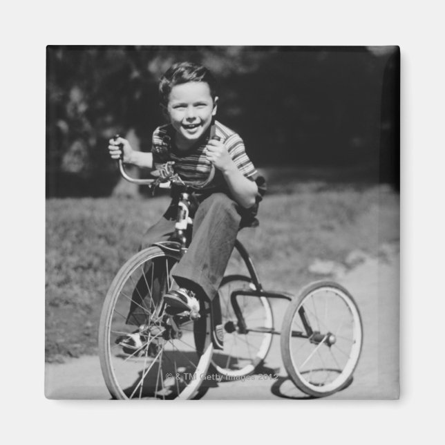 Boy Riding Tricycle Magnet (Framsidan)