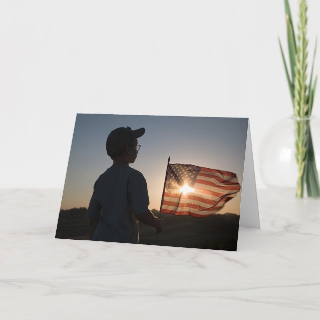 Boy Scout Holding USA flagga Kort (Framsida)