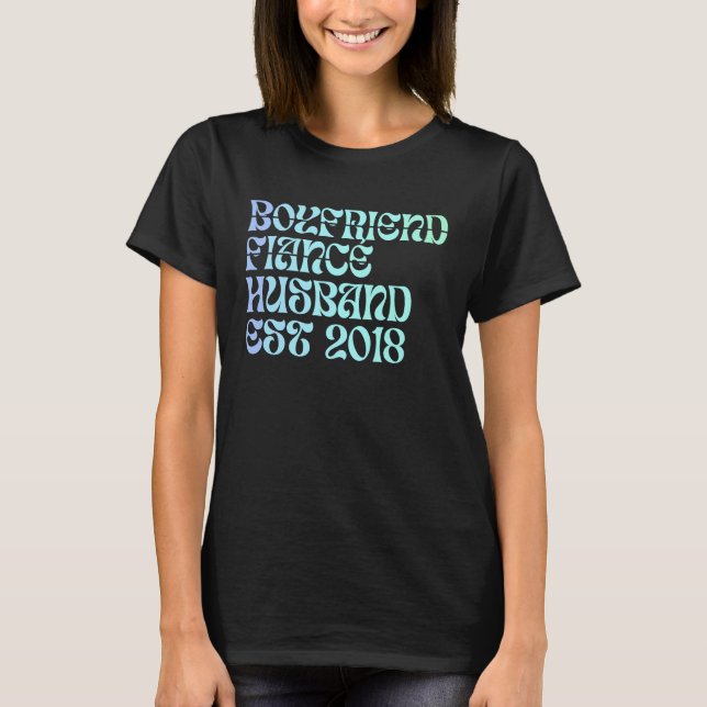 Boyfriend Fiance Husband Est 2018 Wedding Annivers T Shirt (Framsida)
