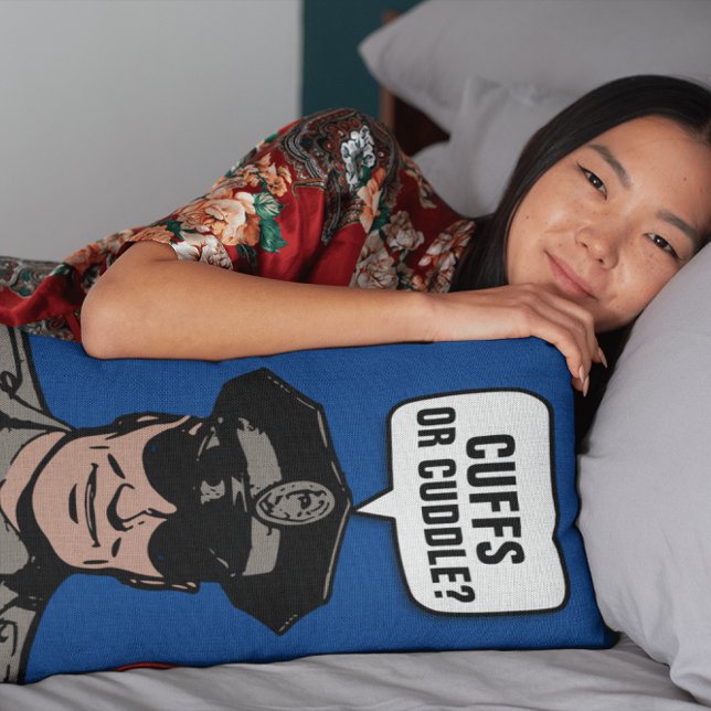 BOYFRIEND PILLOWS - COP - CUFFS ELLER CUDDLE? LUMBARKUDDE (Skapare uppladdad)
