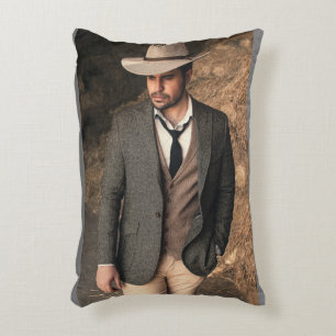 BOYFRIEND PILLOWS CUDDLE UPP TILL EN HANDSOME COWB PRYDNADSKUDDE