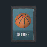 Boys Blue Modern och Sporty Basketball Kids<br><div class="desc">Den här coolan och den moderna barnens plånboksdesign har en skarp basketbild och kan vara personlig med din pojkes namn i en sportig typografi. Perfekt för en älskare-plånbok för sport!</div>