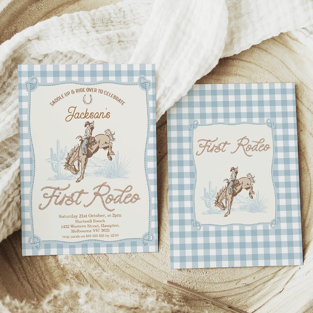 Boys Blue Play Cowboy First Rodeo 1:a födelsedagen Inbjudningar (Boys Blue First Rodeo 1st Birthday Invitation Western Cowboy 1st Birthday Invite, Buffalo Plaid Rope)