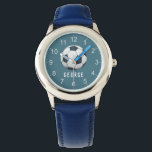 Boys Blue Sports Football Kids Armbandsur<br><div class="desc">Den här söta och moderna barnklockan har en fotboll med blå bakgrund. Titta kan vara personlig med dina pojkar namn,  och tydliga siffror,  perfekten för alla sportar i älskare.</div>