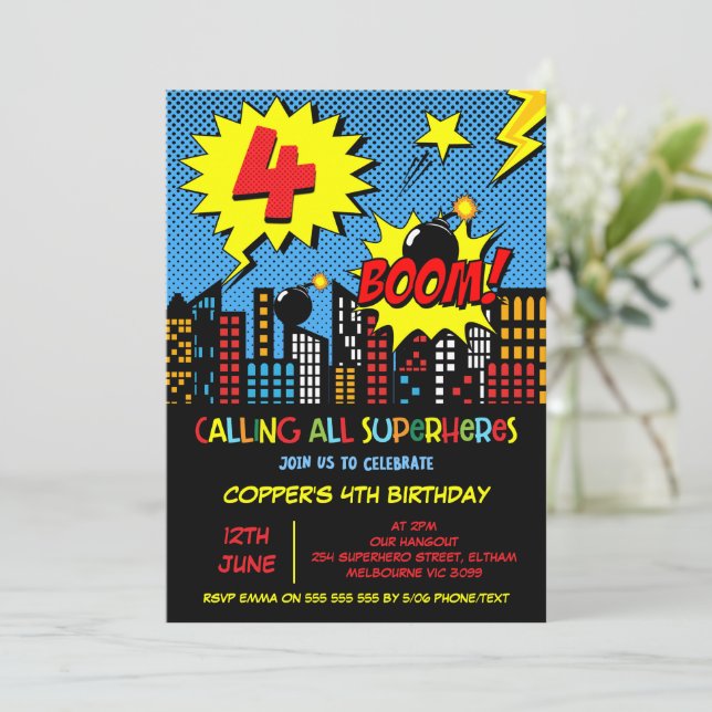 Boys Boom Tecknad Superhjälte 4e födelsedagen Inbjudningar (Stående Fram)