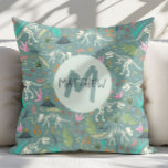 Boys Coola Dinosaur Fossil Mönster Monogram Kids Kudde<br><div class="desc">Den här personligen barn i coola med dekorativ kudde är utformad med en blå och grönt dinosauer fossil mönster, med Jurassic-växter, Dino skeleton-ben och andra arkeologiska illustrationer. Det finns också utrymme för dig att lägga till dina pojkar namn och monogram i vit typografi. Perfektens dinosaurie fick en gåva till vilken...</div>