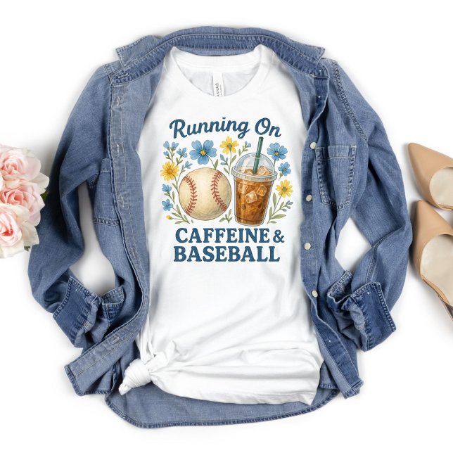 Boys Mamma i mamma, koffein och Baseball T Shirt (Running on Caffeine and Baseball T-shirt for Mom whose boys play baseball. Gift for mom. Mother's Da)