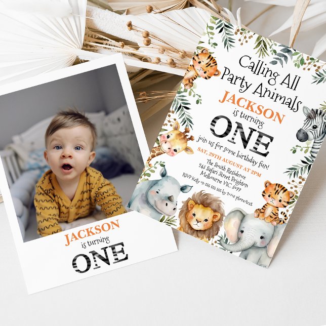 Boys Photo Greenery Safari 1:a födelsedagen Inbjudningar (Boys safari 1st birthday invitation featuring some cute jungle animals and a photo on the back.)