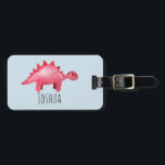 Boys Red Watercolor Dinosaur och Namn Kids Bagagebricka<br><div class="desc">Den här fina barndesignen har en handmålad röd vattenfärgad dinosaurie med en strimlad bakgrund och kan vara personlig med din pojkes namn. Perfekt för alla dinosaurer som älskar små. Ta en titt på vår butik för andra fantastiska formgivningar!</div>