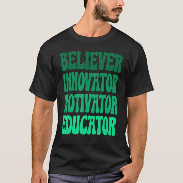 Boys Retro Believer Motivator Innovator Educator B T Shirt (Framsida)