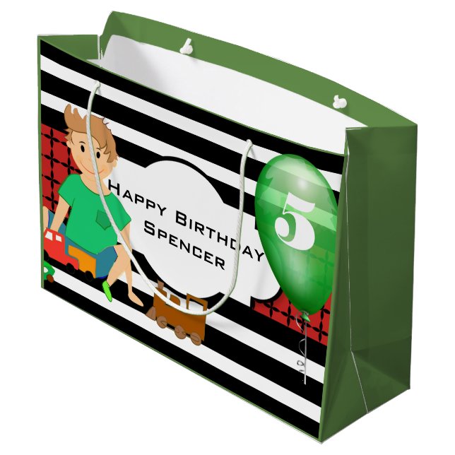 Boys som spelar med Mönster (Baksidan Vinklad)