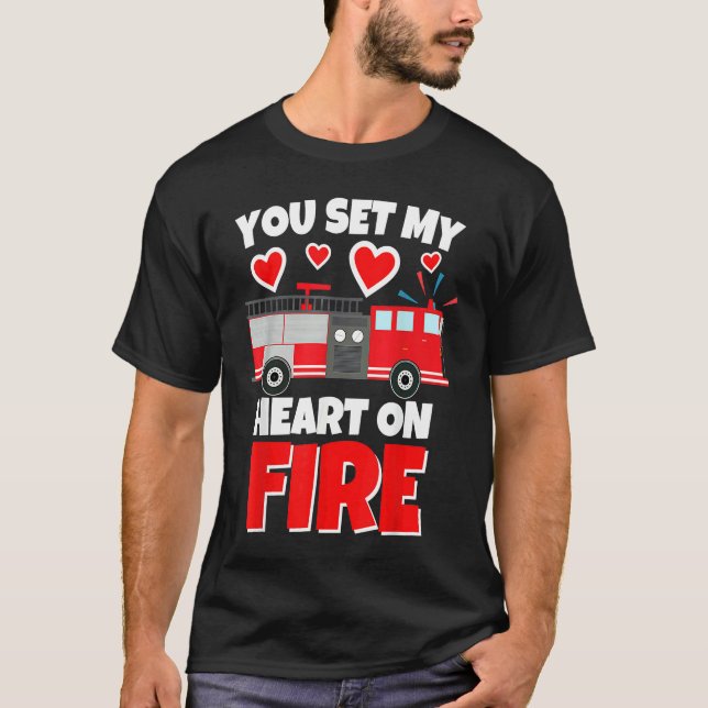 Boys Valentines Day Firetruck You Set My Heart On  T Shirt (Framsida)