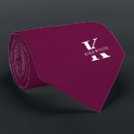 Boysenberry | Elegant Monogram Namn | Tvåsidig Slips<br><div class="desc">En elegant med dubbelsidig nektie med ett fet vitt monogram över en Boysenberrys lila-bakgrund. Ovanpå detta monogram sitter ditt förnamn eller efternamn som är skrivet i alla huvudstäder. Om du vill ha ett djärvare utseende för namn inuti det stora brev kan du göra följande: Använda anpassningsfunktionen och redigera och klicka...</div>