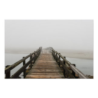 Bra Harbour Beach Footbridge i Fog Fototryck