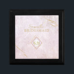 Bra Linjer Guld Abstrakt Bröllop Mauve ID867 Minnesask<br><div class="desc">En vattenfärgsbakgrund i skuggor från lavender till mauve fylls av en abstrakt av bra guld linjer och glittrande belysningseffekter skapar biet i denna vackra bröllop svit. I den här presentknappsrutan i bröllop finns också en övertoning, diamantformad ram som håller bridens och gruppens initialer och bröllop-datum med en mall som lägger...</div>