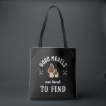Bra Morels har svårt att hitta fina svampar Tygkasse<br><div class="desc">Bra Morels är svårt att hitta. Lönsam och sarkastisk champinjondesign för dem som kärlek hittar svamp i träet. Coolans vintage och återhandelsvaror för svampjägare som samlar upp ätlig svamp i vilden. Perfekt för svampbildning och svampinsamling. Underbar julklapp och födelsedagspresent för familj och vänner.</div>