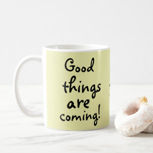 Bra saker är kommande gulligt realitetkaffe kaffemugg