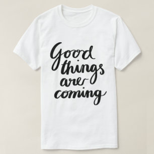 Bra Saker Är På Väg – Motiverande Typografi T Shirt
