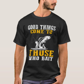 Bra saker kommer till dem som lockar fiskare Fiski T Shirt