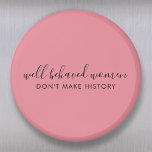 Bra uppsatta kvinnor gör inte historiens Rosa Magnet<br><div class="desc">Enkelt, snyggt "Välbetade kvinnor gör inte historia", anpassningsbar med inspirerande citattecken med modern manustypografi i en minimalistisk design stil inspirerad av kvinnlig empowerment på en söt söt kvinnlig himmelsfärisk rosa. Texten kan enkelt anpassas så att du kan lägga till en egen slogan för namn eller anpassningsbar för perfekten som lyfter...</div>